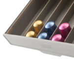 ⁦اندر شيلف منظم لكبسولات القهوة 6 خانات⁩ - الصورة ⁦5⁩