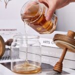 ⁦برطمان زجاج 300 ملي  للعسل بغطاء خشبي محكم الغلق⁩ - الصورة ⁦4⁩