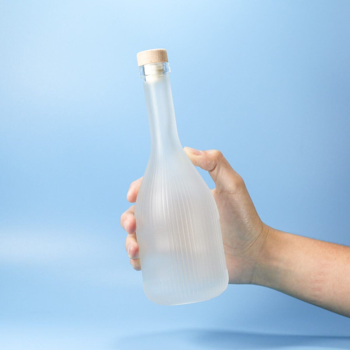 ⁦زجاجة للخل والزيت بغطاء خشبي محكم الغلق سعة 400 مللي⁩ - الصورة ⁦3⁩