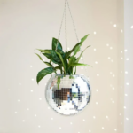 ⁦شريط زجاجي ذاتي اللصق بطول 1 متر*4سم لتزيين الحوائط والمرايات باللون الفضي.⁩ - الصورة ⁦9⁩