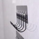 ⁦شماعة حوائط ذاتية اللصق ب 6 هوك معدن لتعليق أدوات المطبخ والحمام⁩ - الصورة ⁦5⁩