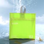 ⁦شنطة ووتر بروف محمولة لادوات المكياج ومستلزمات البحر⁩ - الصورة ⁦2⁩