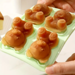 ⁦قالب ثلج ثري دي شكل دبدوب من السيليكون 4 خانات⁩ - الصورة ⁦3⁩