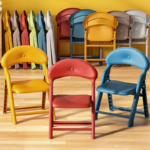 ⁦كرسي أطفال بمسند ظهر قابل للطي لحمله وقت السفر والخروج⁩ - الصورة ⁦4⁩