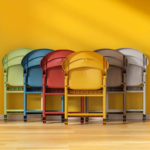 ⁦كرسي أطفال بمسند ظهر قابل للطي لحمله وقت السفر والخروج⁩ - الصورة ⁦6⁩