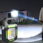 ⁦كشاف ميني محمول باضاءة بيضاء يعمل بالطاقة الشمسية للطوارئ والرحلات⁩ - الصورة ⁦2⁩