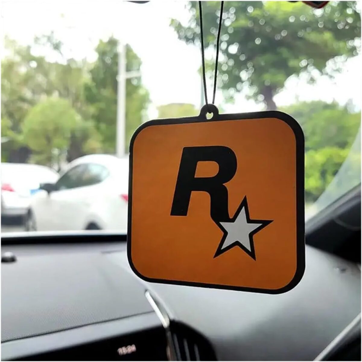 ميدالية-معلقة-لتعطير-وتزيين-السيارات-وازالة-الروائح-الكريهة_All_8238_8.jpeg ميدالية تعلق علي مرايا السيارة  بشكل روك ستار - الصورة 3