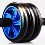 ⁦اداة تمرين وشد وتنحيف عضلات البطن مزودة ب 3 عجلات مع سجادة لحماية الركبة⁩ - الصورة ⁦3⁩