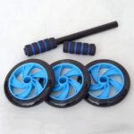 ⁦اداة تمرين وشد وتنحيف عضلات البطن مزودة ب 3 عجلات مع سجادة لحماية الركبة⁩ - الصورة ⁦4⁩