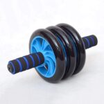 ⁦اداة تمرين وشد وتنحيف عضلات البطن مزودة ب 3 عجلات مع سجادة لحماية الركبة⁩ - الصورة ⁦5⁩