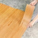 ⁦بديل الباركية اللاصق مقاس 7.5 * 45 سم  4 قطع لتجديد ديكور المنزل باللون الخشبي⁩ - الصورة ⁦4⁩