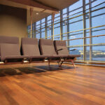 ⁦بديل الباركية اللاصق مقاس 7.5 * 45 سم  4 قطع لتجديد ديكور المنزل باللون الخشبي⁩ - الصورة ⁦5⁩