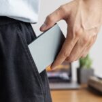 ⁦حافظة كروت وبطاقات ائتمان معدن اوتوماتيكية⁩ - الصورة ⁦10⁩