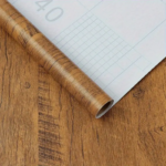 ⁦رول استيكر لاصق شكل خشبي باللون البني  لتجديد ديكور الحوائط والاثاث⁩ - الصورة ⁦7⁩