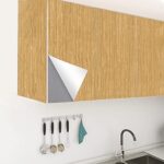 ⁦رول استيكر لاصق شكل خشبي باللون البيج لتجديد ديكور المطبخ⁩ - الصورة ⁦2⁩