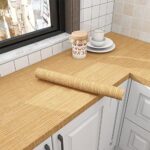 رول استيكر لاصق شكل خشبي باللون البيج لتجديد ديكور المطبخ