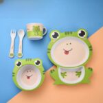⁦طقم طعام للاطفال 5 قطع شكل ضفدع⁩ - الصورة ⁦4⁩