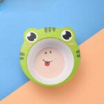 ⁦طقم طعام للاطفال 5 قطع شكل ضفدع⁩ - الصورة ⁦5⁩