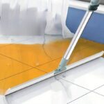 ⁦مساحة يدوية سحرية للارضيات والزجاج والبلاط  قابلة للدوران 180 درجة⁩ - الصورة ⁦3⁩