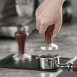 مكبس اسبريسو ستانلس ستيل بمقبض خشبي