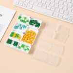 ⁦منظم يومي للأدوية و الفيتامينات مقسم 7 خانات بغطاء محكم الغلق⁩ - الصورة ⁦4⁩