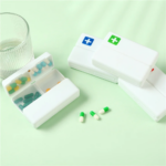 منظم يومي للأدوية و الفيتامينات مقسم 7 خانات بغطاء محكم الغلق