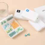 ⁦منظم يومي للأدوية و الفيتامينات مقسم 7 خانات بغطاء محكم الغلق⁩ - الصورة ⁦7⁩