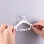 ⁦هوك شكل شماعة لحامل فرش الاسنان بلصق دبل فيس للتعليق⁩ - الصورة ⁦7⁩