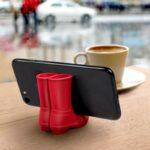 ⁦حامل سيليكون للاقلام و الموبيل و لفرش الأسنان على شكل حذاء المطر⁩ - الصورة ⁦3⁩