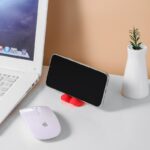 ⁦حامل سيليكون للاقلام و الموبيل و لفرش الأسنان على شكل حذاء المطر⁩ - الصورة ⁦5⁩