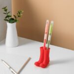 ⁦حامل سيليكون للاقلام و الموبيل و لفرش الأسنان على شكل حذاء المطر⁩ - الصورة ⁦7⁩