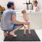 ⁦دواسة حمام مقاس 40 * 60 سم من القطيفة الناعمة مانعة للانزلاق باللون الرمادي⁩ - الصورة ⁦2⁩