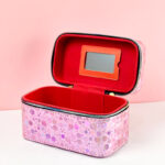 ⁦شنط ميكاب 3 قطع لحمل وتنظيم ادوات المكياج مزينة باللون الموف⁩ - الصورة ⁦4⁩