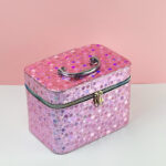 ⁦شنط ميكاب 3 قطع لحمل وتنظيم ادوات المكياج مزينة باللون الموف⁩ - الصورة ⁦5⁩