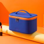 ⁦شنطة ميكاب وادوات تجميل وتربروف مقسمة من الداخل محمولة للسفر⁩ - الصورة ⁦3⁩