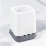 ⁦فرشة تنظيف تواليت سيليكون بحامل مع لصق دبل فيس لسهولة التعليق⁩ - الصورة ⁦4⁩