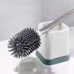 ⁦فرشة تنظيف تواليت سيليكون بحامل مع لصق دبل فيس لسهولة التعليق⁩ - الصورة ⁦9⁩