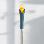 ⁦فرشة تنظيف تواليت سيليكون بحامل مع لصق دبل فيس لسهولة التعليق⁩ - الصورة ⁦6⁩