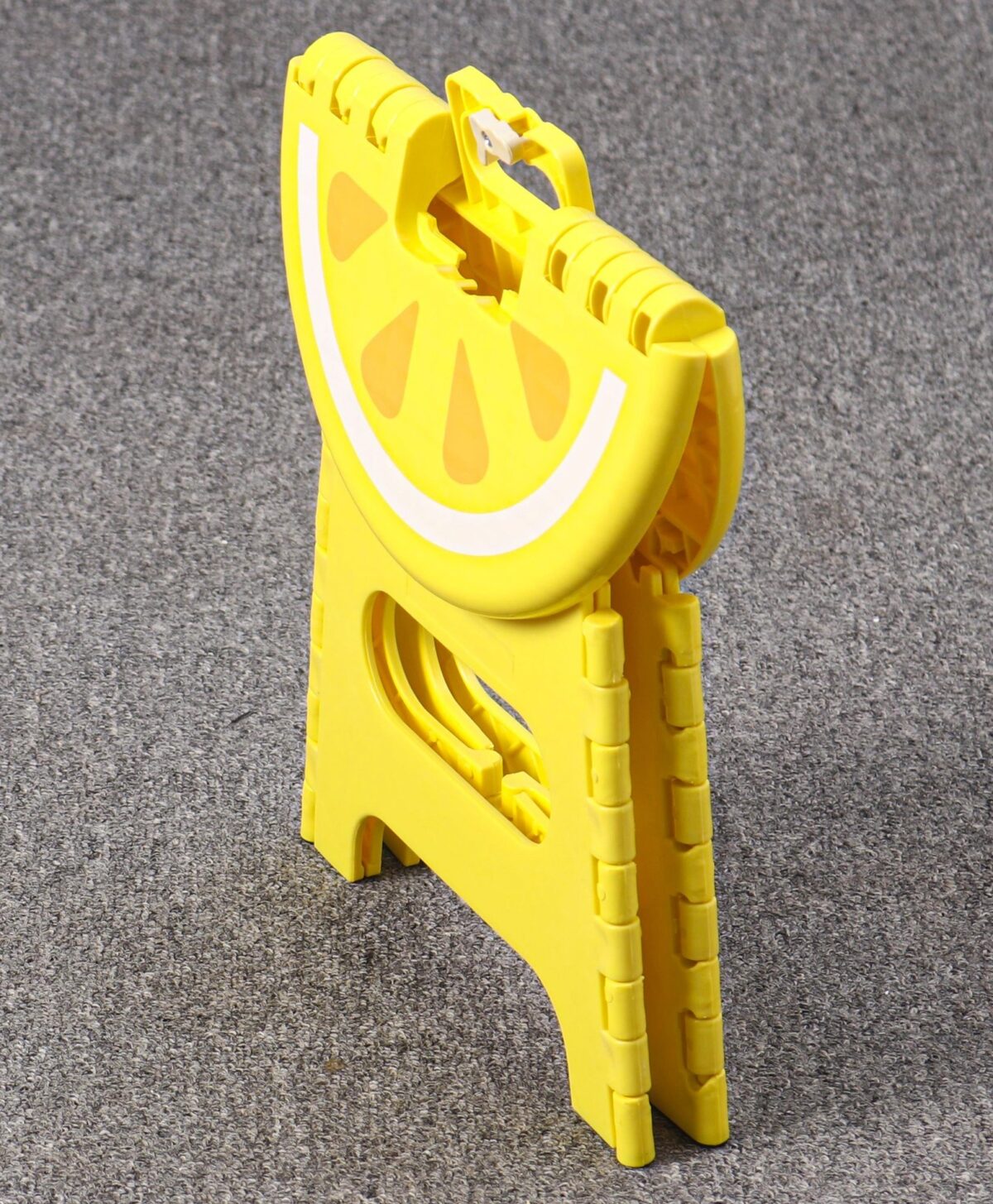 كرسي-أطفال-شكل-ليمونة-قابل-للطي-بيد-لسهولة-حمله_All_8393_8.jpeg كرسي أطفال شكل ليمونة قابل للطي بيد لسهولة حمله - الصورة 3