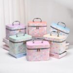 مجموعة شنط جلد 3 قطع بماقسات مختلفة لتنظيم وحمل الميك اب مزينة بقلوب - الصورة 7