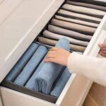 ⁦منظم ملابس مقسم ل 8 خانات لتنظيم الملابس داخل الادارج والدواليب قابل للطي⁩ - الصورة ⁦2⁩