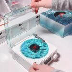 ⁦بلوتوث سبيكر على شكل مشغل اسطونات ريترو وإضاءة ساحرة⁩ - الصورة ⁦11⁩