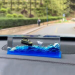 ⁦اكسسوار علي شكل سفينة بحرية لتزين تابلوه السيارة⁩ - الصورة ⁦2⁩