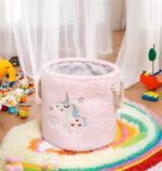 ⁦باسكت تخزين فرو بتصميم يونيكورن لغرف الاطفال⁩ - الصورة ⁦4⁩