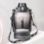 ⁦زجاجة مياة 1500 ملي بشاليموه مناسبة للجيم والجامعات بيد لسهولة الحمل⁩ - الصورة ⁦3⁩