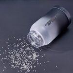 ⁦زجاجة مياة 1500 ملي بشاليموه مناسبة للجيم والجامعات بيد لسهولة الحمل⁩ - الصورة ⁦4⁩