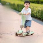 سكوتر مضئ ثلاثي العجلات مزود بمقعد قابل للطي شكل ديناصور - الصورة 2