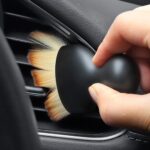 ⁦فرشة بشعيرات ناعمة بغطاء لتنظيف تابلوه السيارة وفتحات التكييف الهواء⁩ - الصورة ⁦4⁩