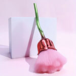 فرشة مكياج ناعمة ولطيفة علي البشرة شكل وردة مجسم - الصورة 7