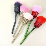 فرشة مكياج ناعمة ولطيفة علي البشرة شكل وردة مجسم - الصورة 9